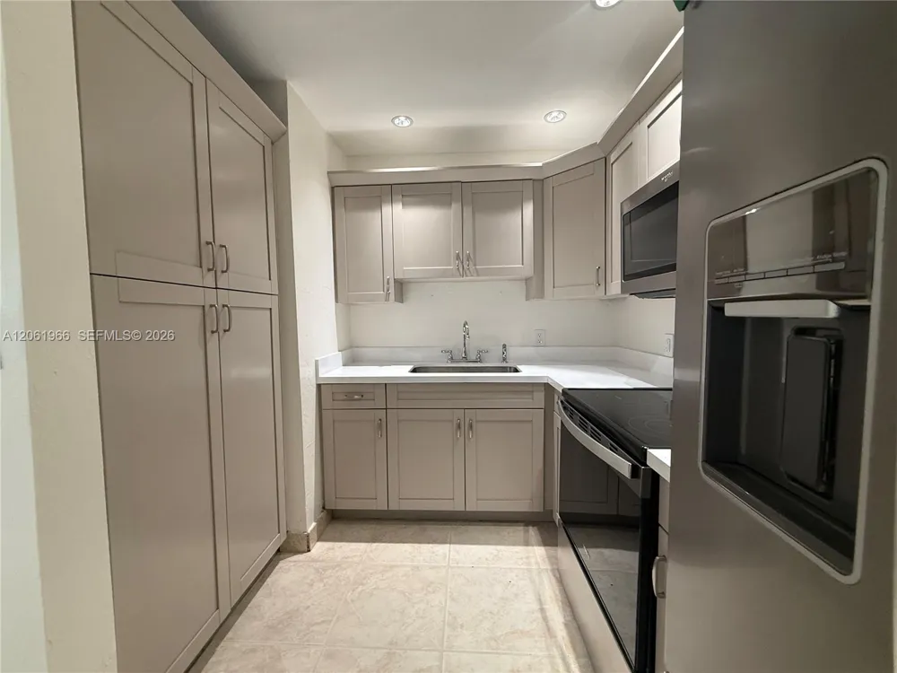 2520 NW 155th St Miami Gardens, FL 33054