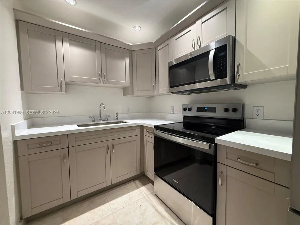 2520 NW 155th St Miami Gardens, FL 33054
