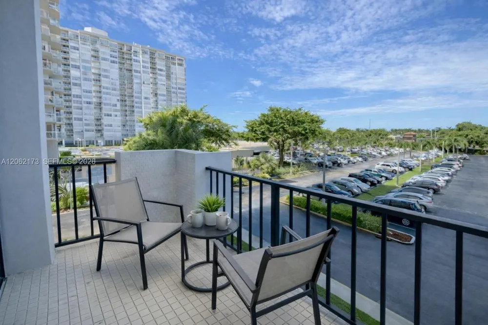 2750 NE 183rd St #304 Aventura, FL 33160