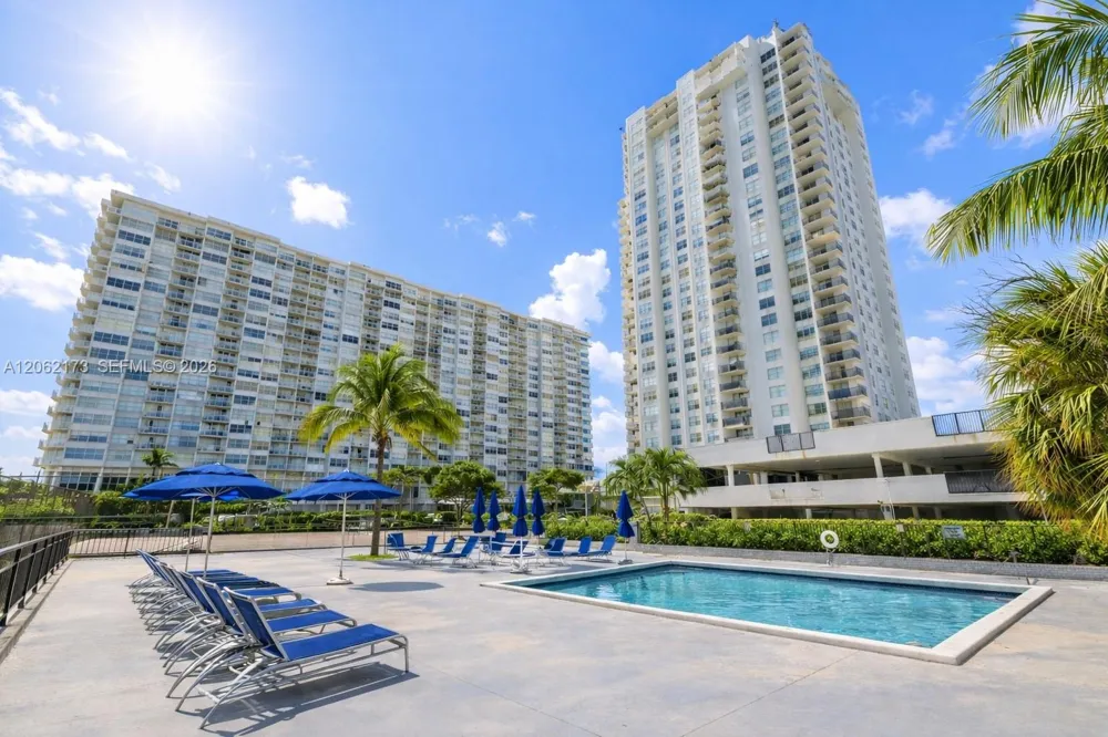 2750 NE 183rd St #304 Aventura, FL 33160