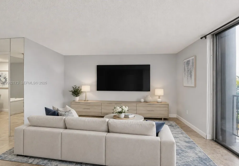 2750 NE 183rd St #304 Aventura, FL 33160