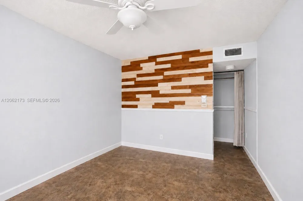 2750 NE 183rd St #304 Aventura, FL 33160