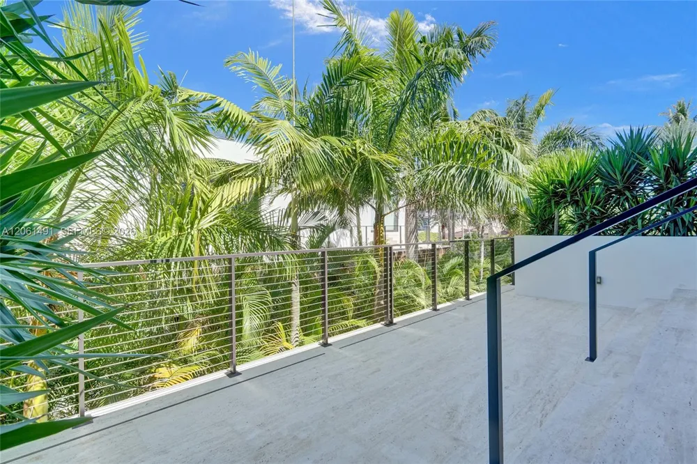 Address Not Shown Golden Beach, FL 33160