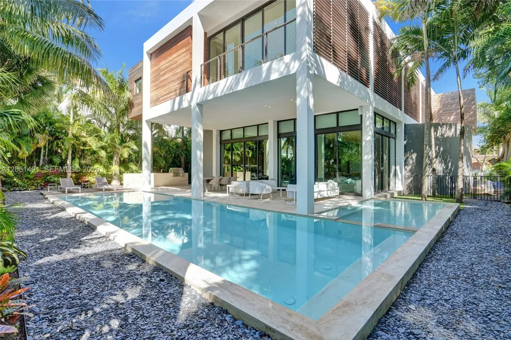 Address Not Shown Golden Beach, FL 33160