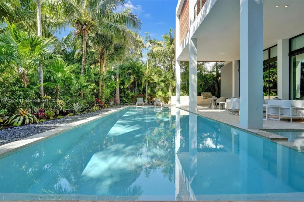 Address Not Shown Golden Beach, FL 33160
