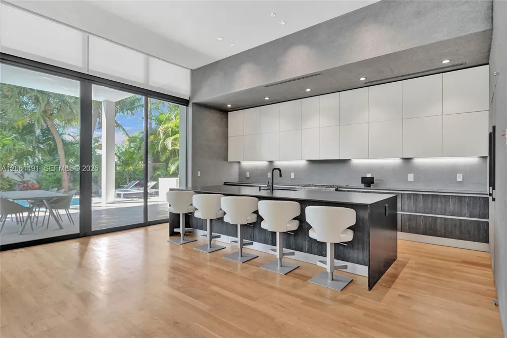 Address Not Shown Golden Beach, FL 33160