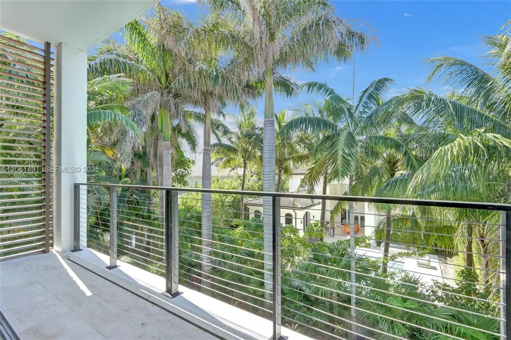 Address Not Shown Golden Beach, FL 33160