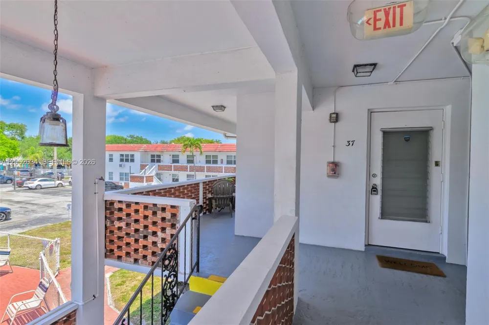 22 SE 3rd Ter #37 Dania Beach, FL 33004