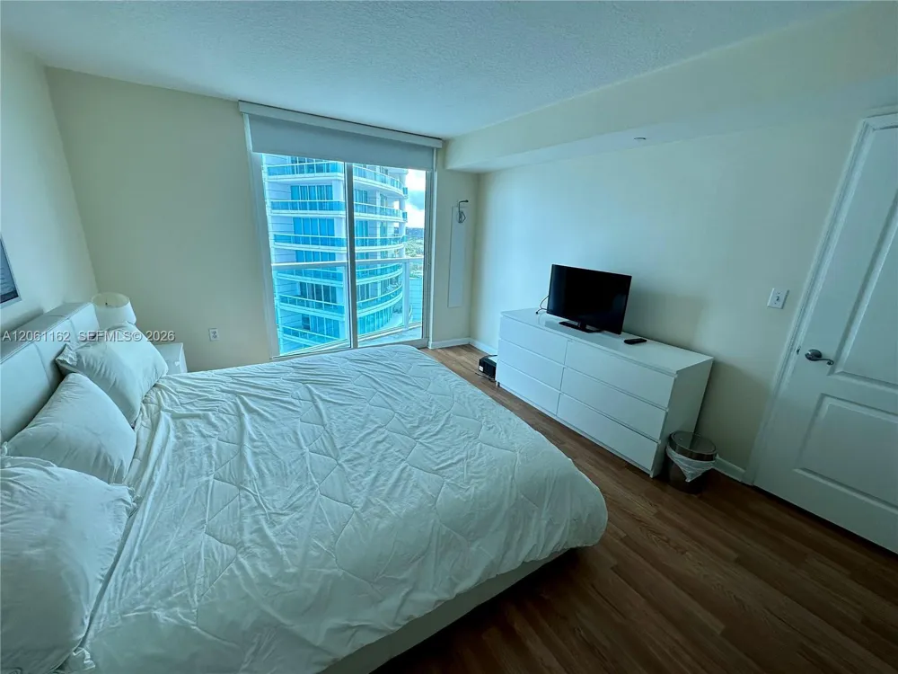 2101 Brickell Ave #1908 Miami, FL 33129