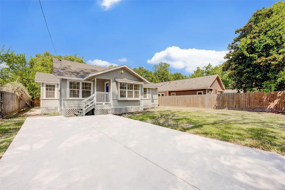 8709 Knox Street Houston, TX 77088
