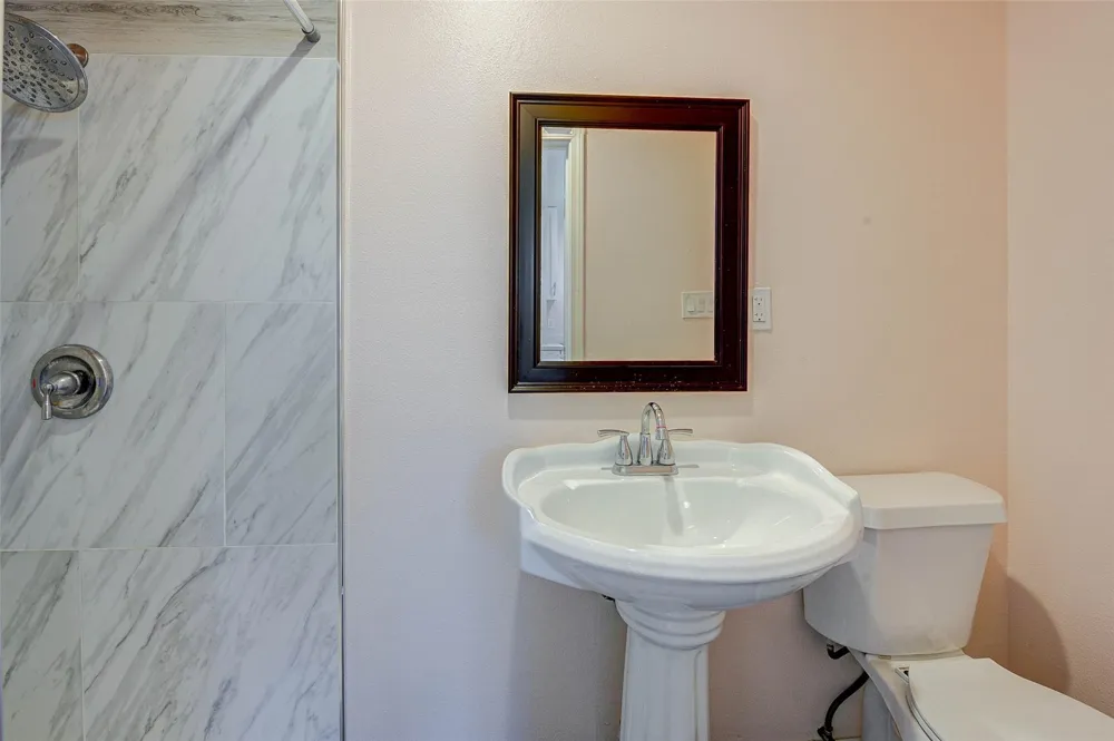 8709 Knox Street Houston, TX 77088