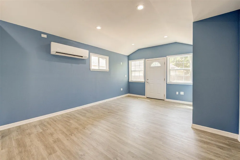8709 Knox Street Houston, TX 77088