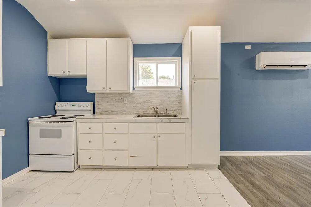 8709 Knox Street Houston, TX 77088