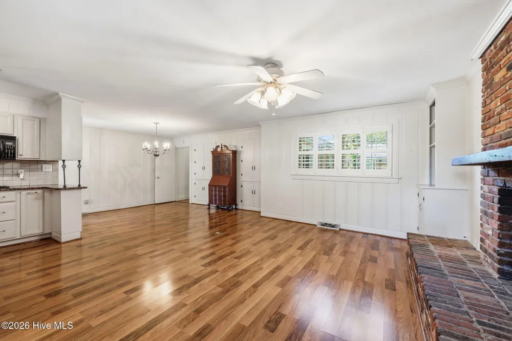 3284 Walnut Street Farmville, NC 27828