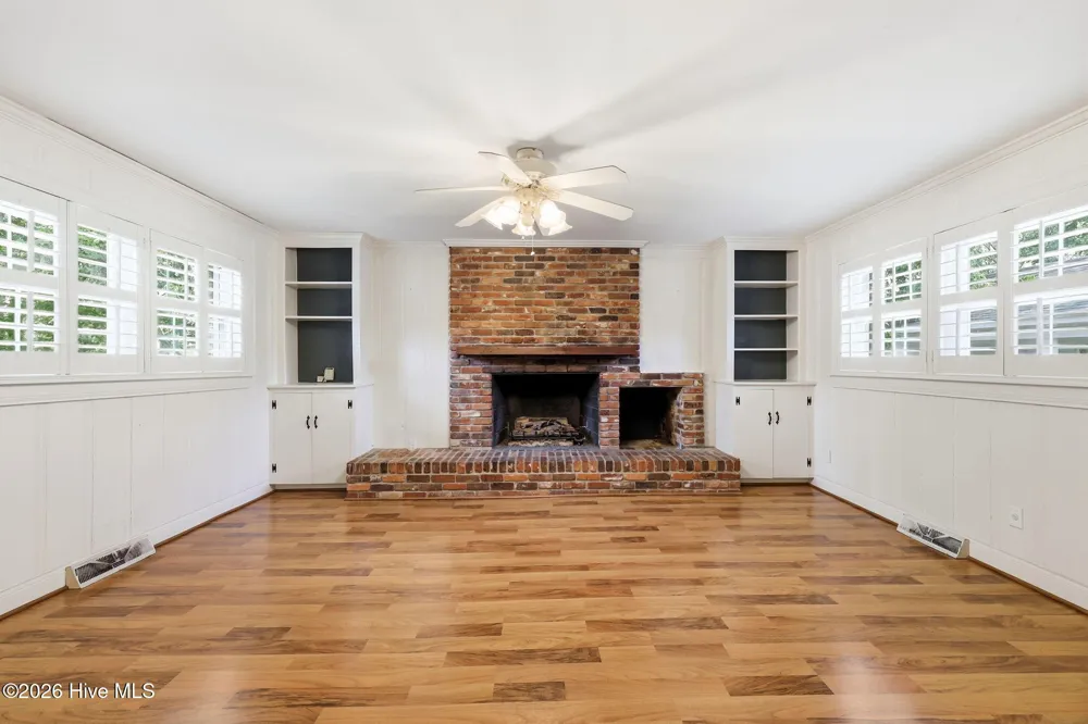 3284 Walnut Street Farmville, NC 27828