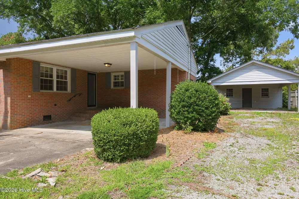 3284 Walnut Street Farmville, NC 27828