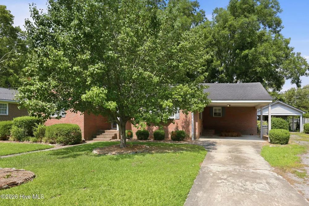3284 Walnut Street Farmville, NC 27828