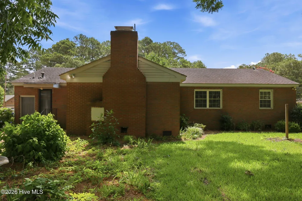3284 Walnut Street Farmville, NC 27828
