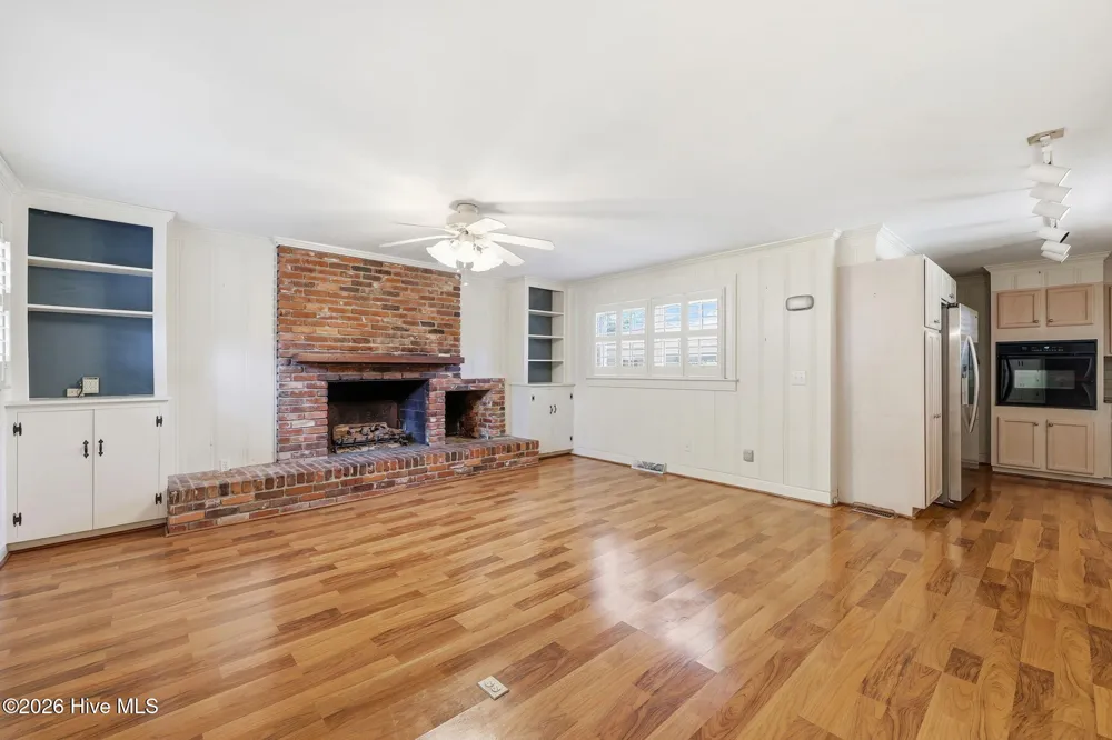 3284 Walnut Street Farmville, NC 27828