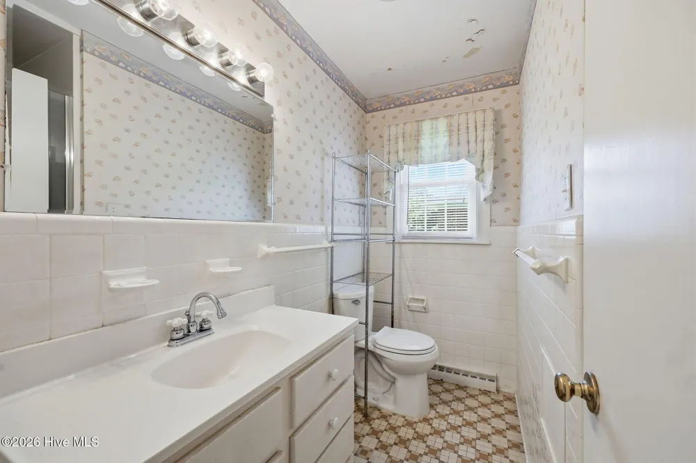 3284 Walnut Street Farmville, NC 27828