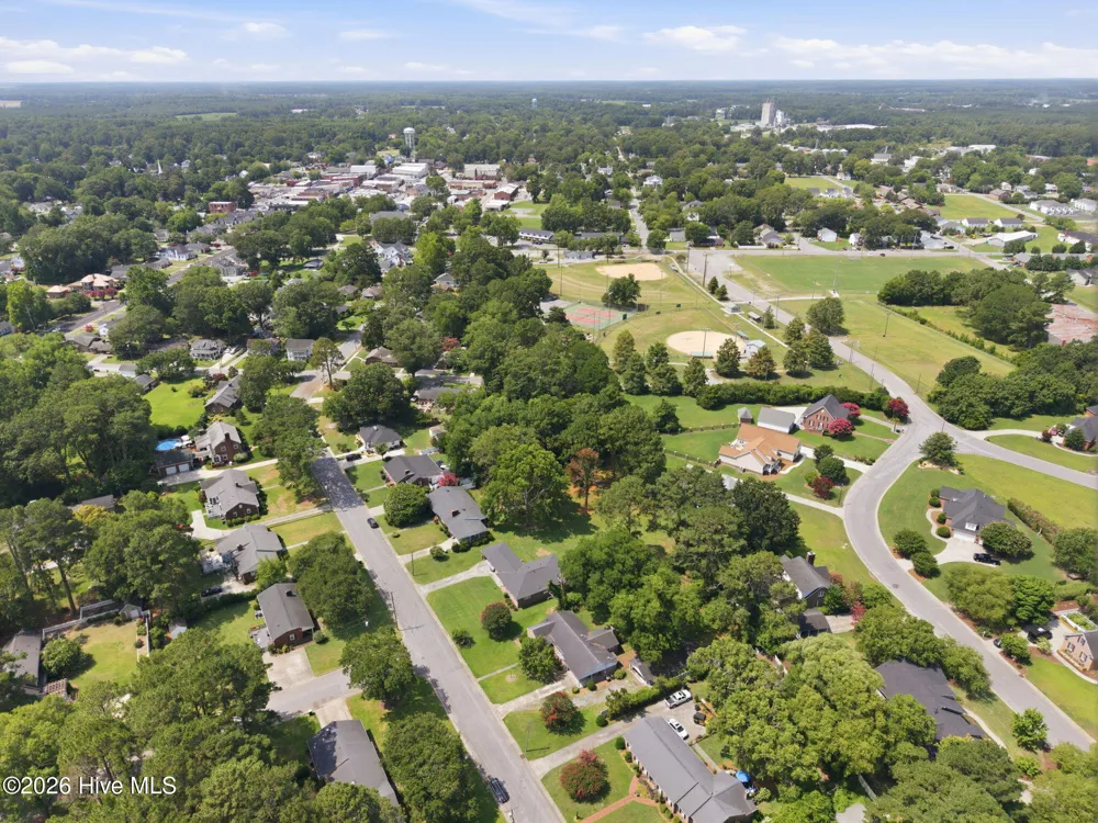 3284 Walnut Street Farmville, NC 27828