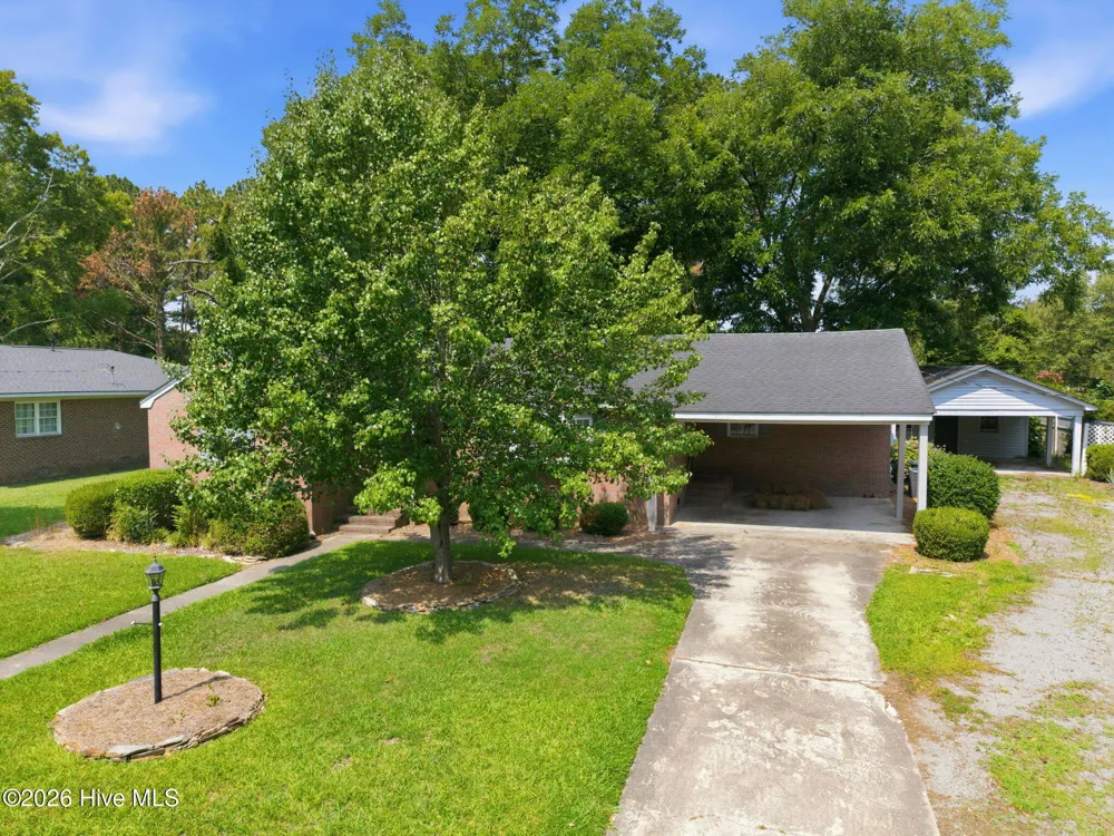 3284 Walnut Street Farmville, NC 27828