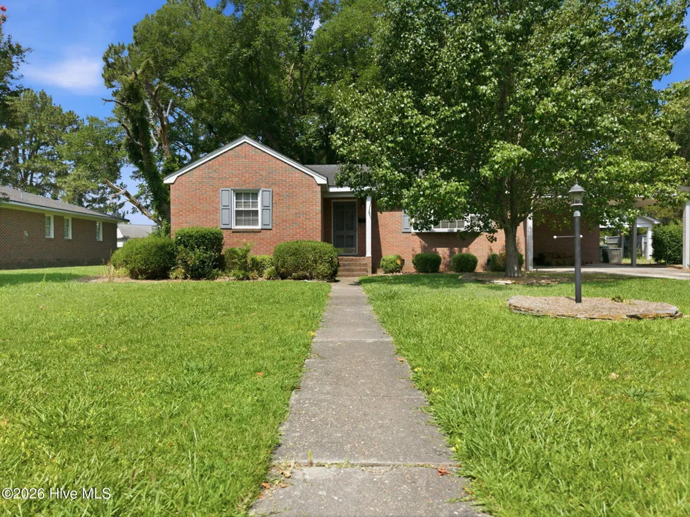3284 Walnut Street Farmville, NC 27828