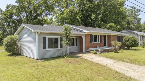 111 N ELM ST