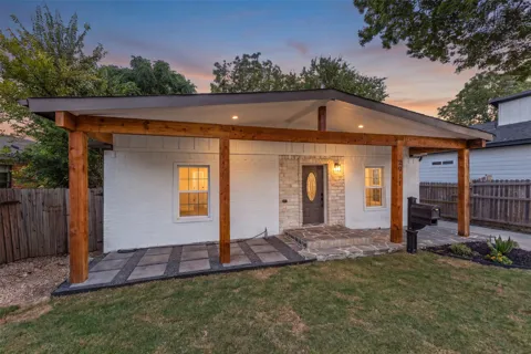2911 S Denley