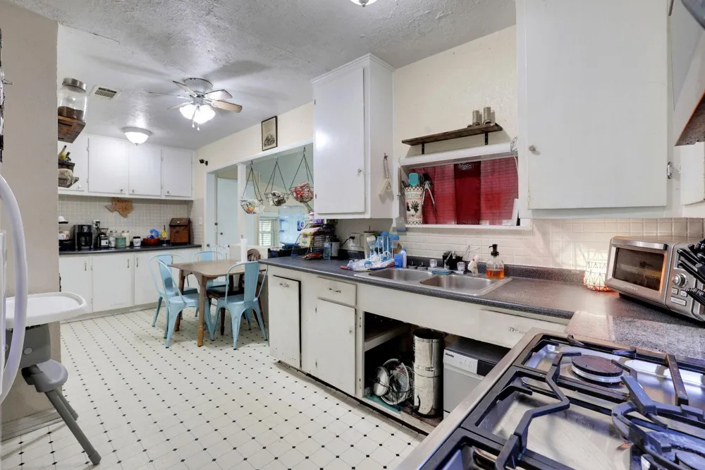 2713 Cos Street Liberty, TX 77575