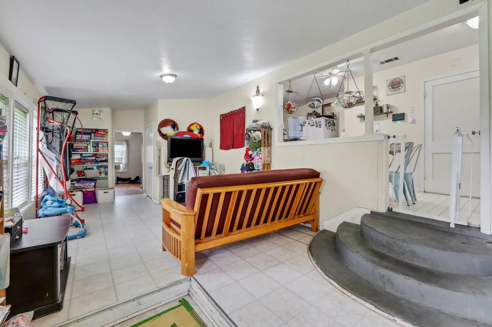 2713 Cos Street Liberty, TX 77575