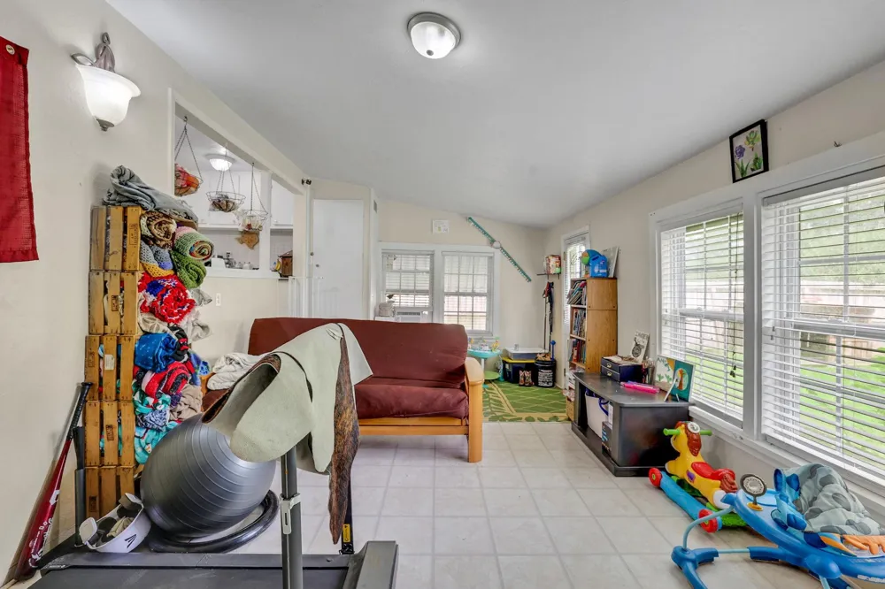 2713 Cos Street Liberty, TX 77575