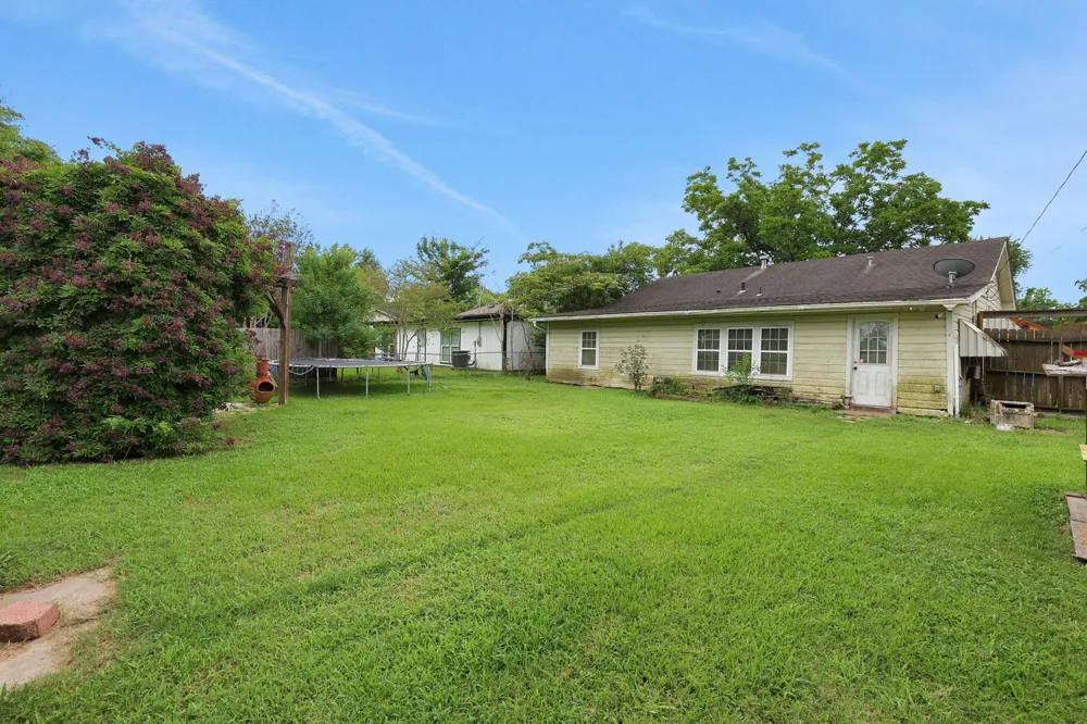 2713 Cos Street Liberty, TX 77575