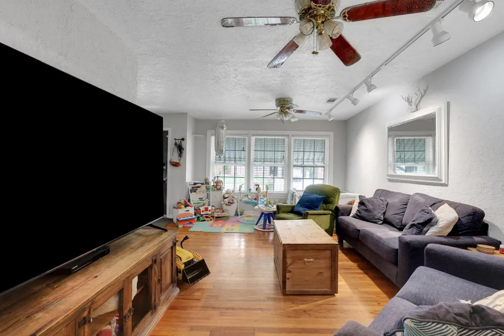 2713 Cos Street Liberty, TX 77575