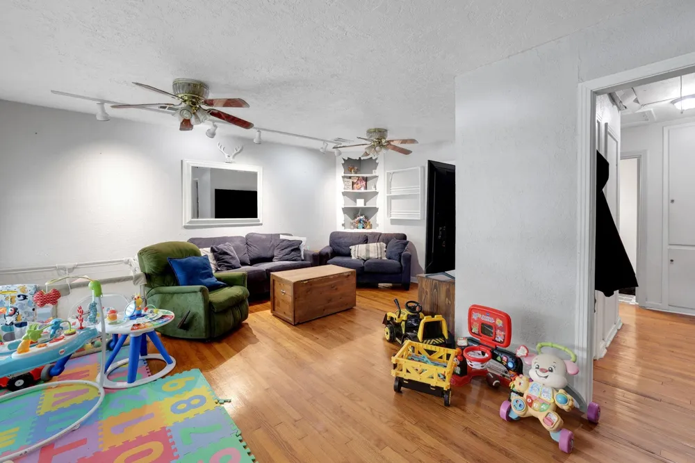 2713 Cos Street Liberty, TX 77575