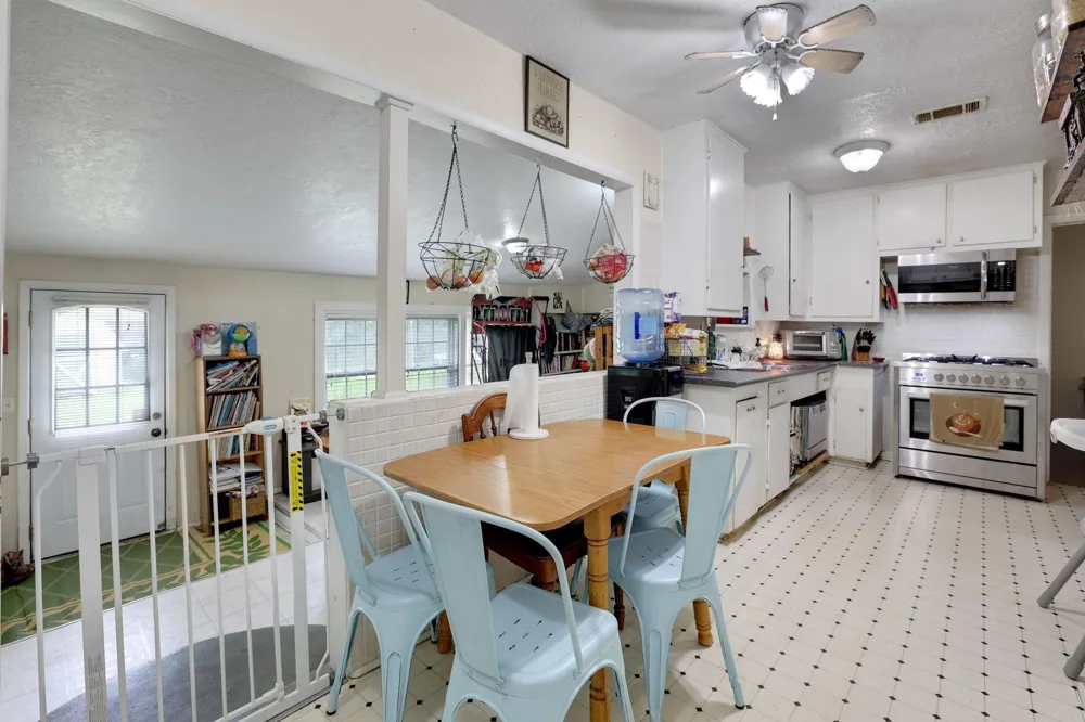 2713 Cos Street Liberty, TX 77575