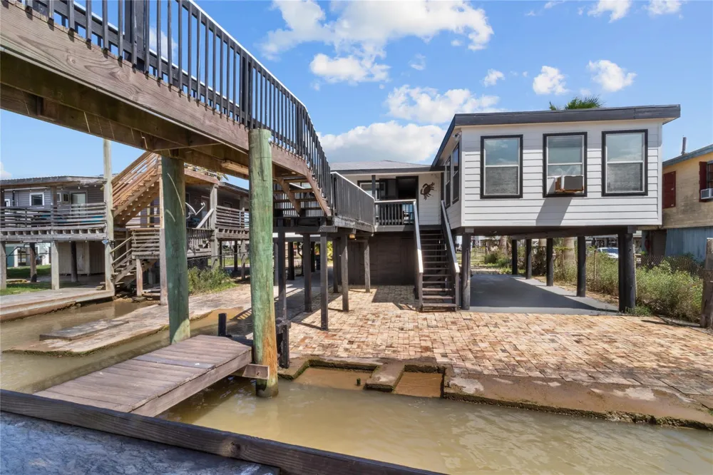 347 Bonito Lane Surfside Beach, TX 77541