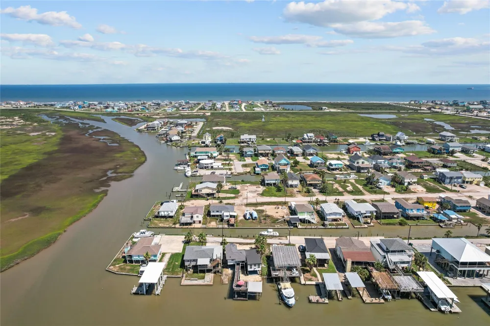 347 Bonito Lane Surfside Beach, TX 77541