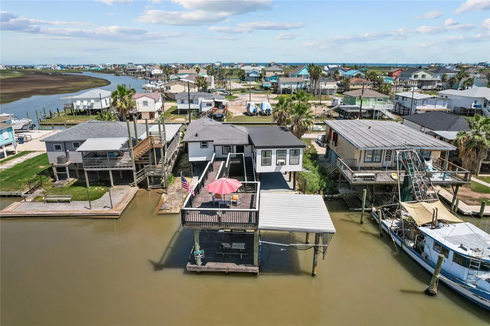 347 Bonito Lane Surfside Beach, TX 77541