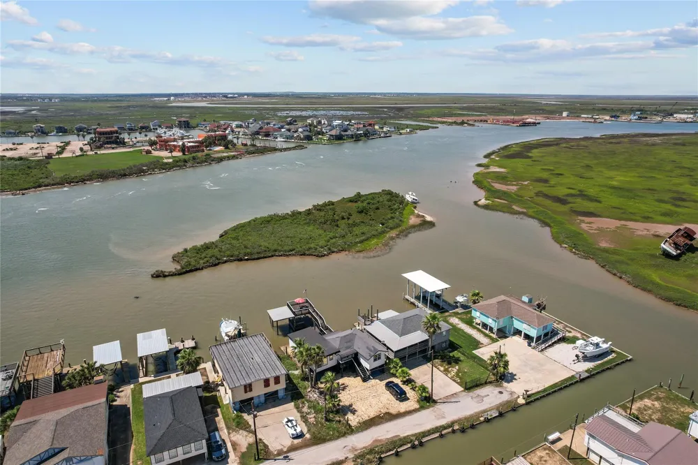 347 Bonito Lane Surfside Beach, TX 77541