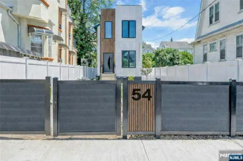 54 Hamilton Avenue