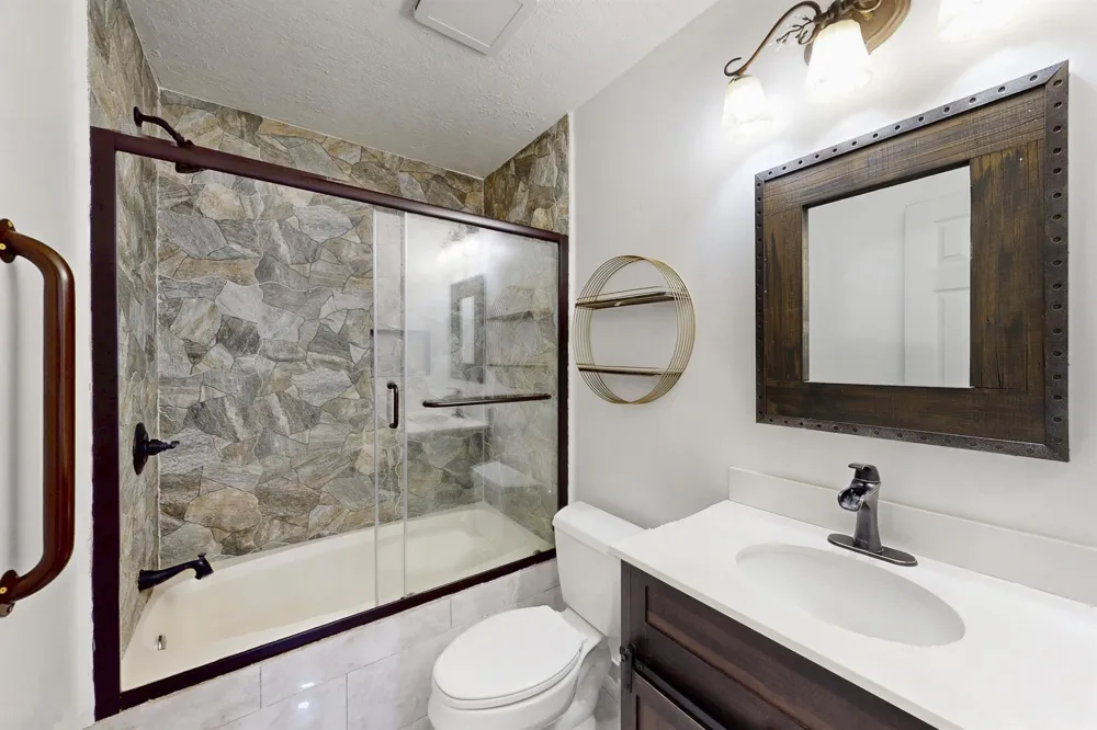 1817 Laura Lane College Station, TX 77840