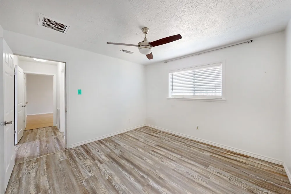 1817 Laura Lane College Station, TX 77840