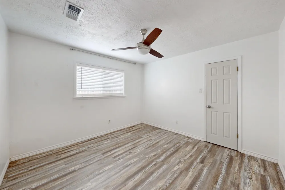 1817 Laura Lane College Station, TX 77840