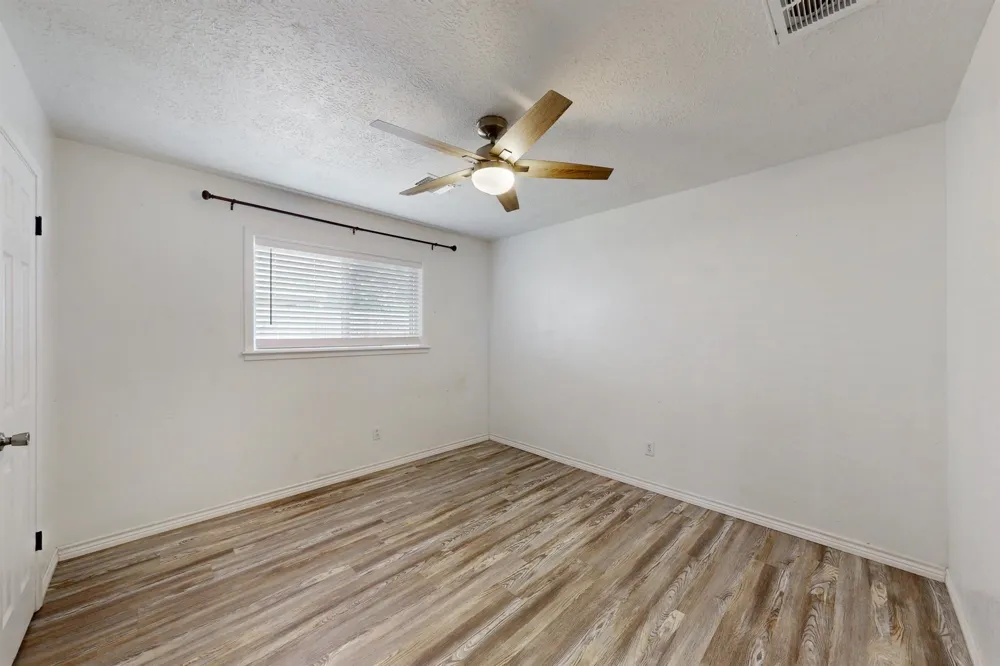 1817 Laura Lane College Station, TX 77840