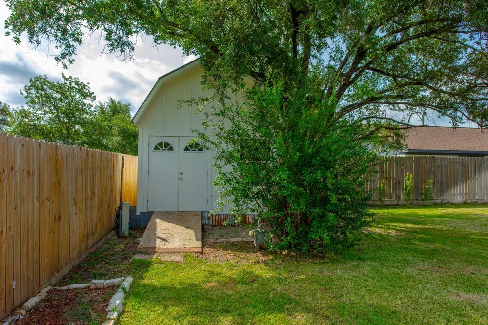 1817 Laura Lane College Station, TX 77840