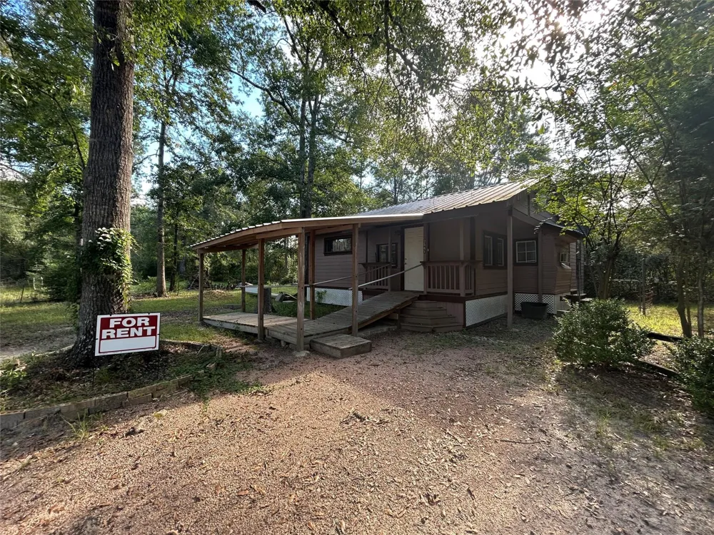 2561 Pioneer Ln Lane Cleveland, TX 77328