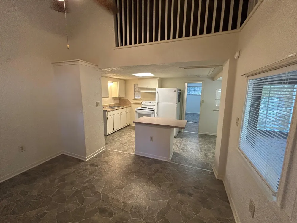 2561 Pioneer Ln Lane Cleveland, TX 77328