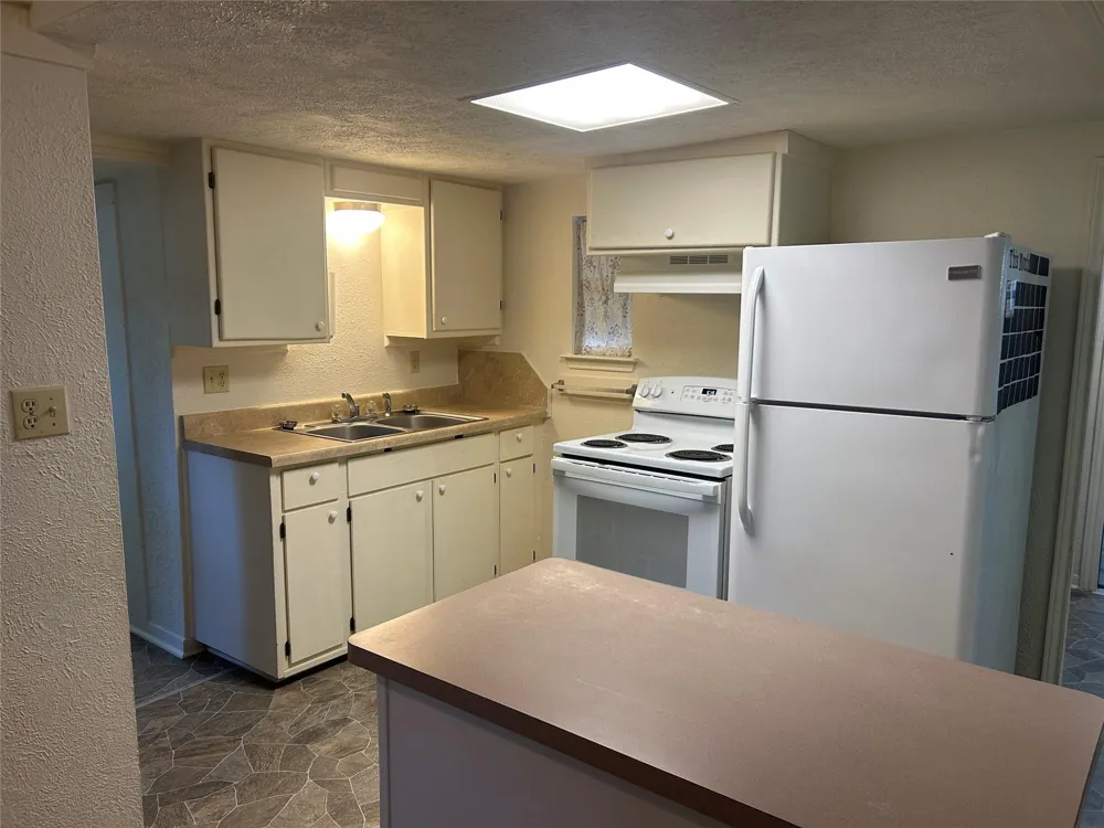 2561 Pioneer Ln Lane Cleveland, TX 77328