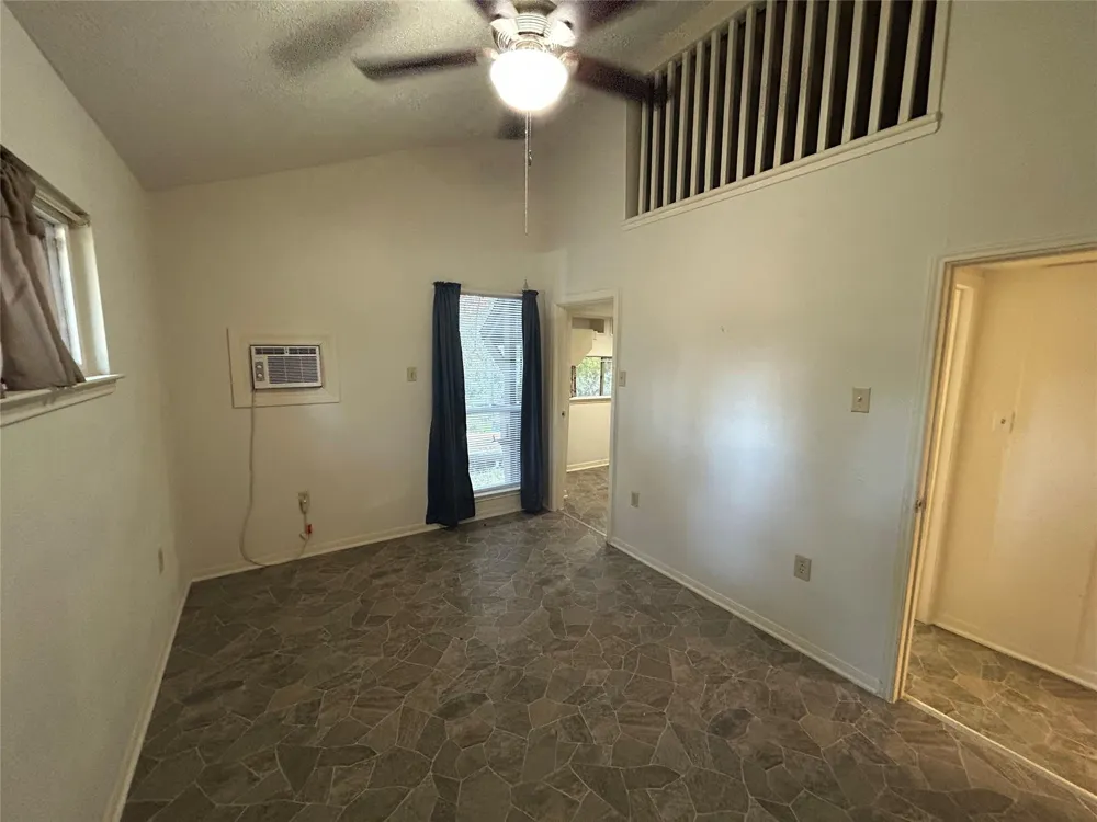 2561 Pioneer Ln Lane Cleveland, TX 77328